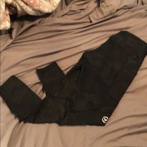 Virus women’s camo leggings